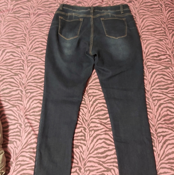 Fashion Nova mid-rise skinny jean - Picture 2 of 4